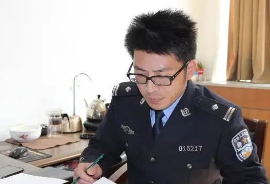 DƬ